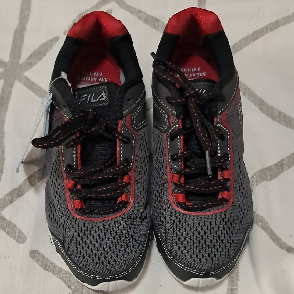 NWT Boys Sz 3 Fila